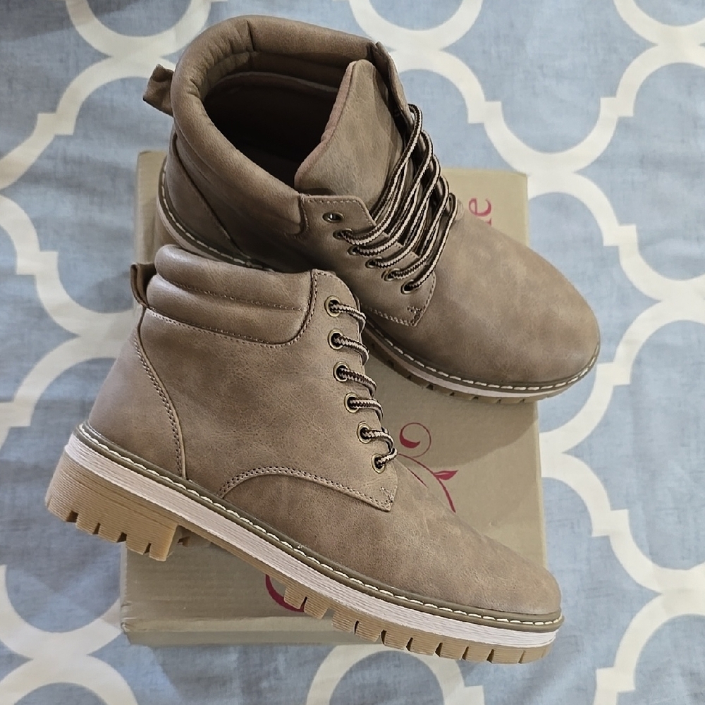 Womens Jessica Cline Boots